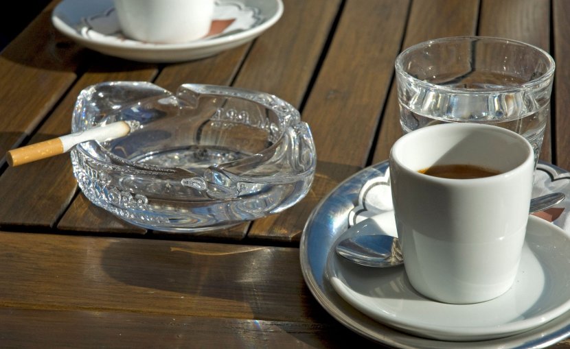 kafa-cigare caffé et cigarette, plus nocif que le vin rouge pour vos dents?