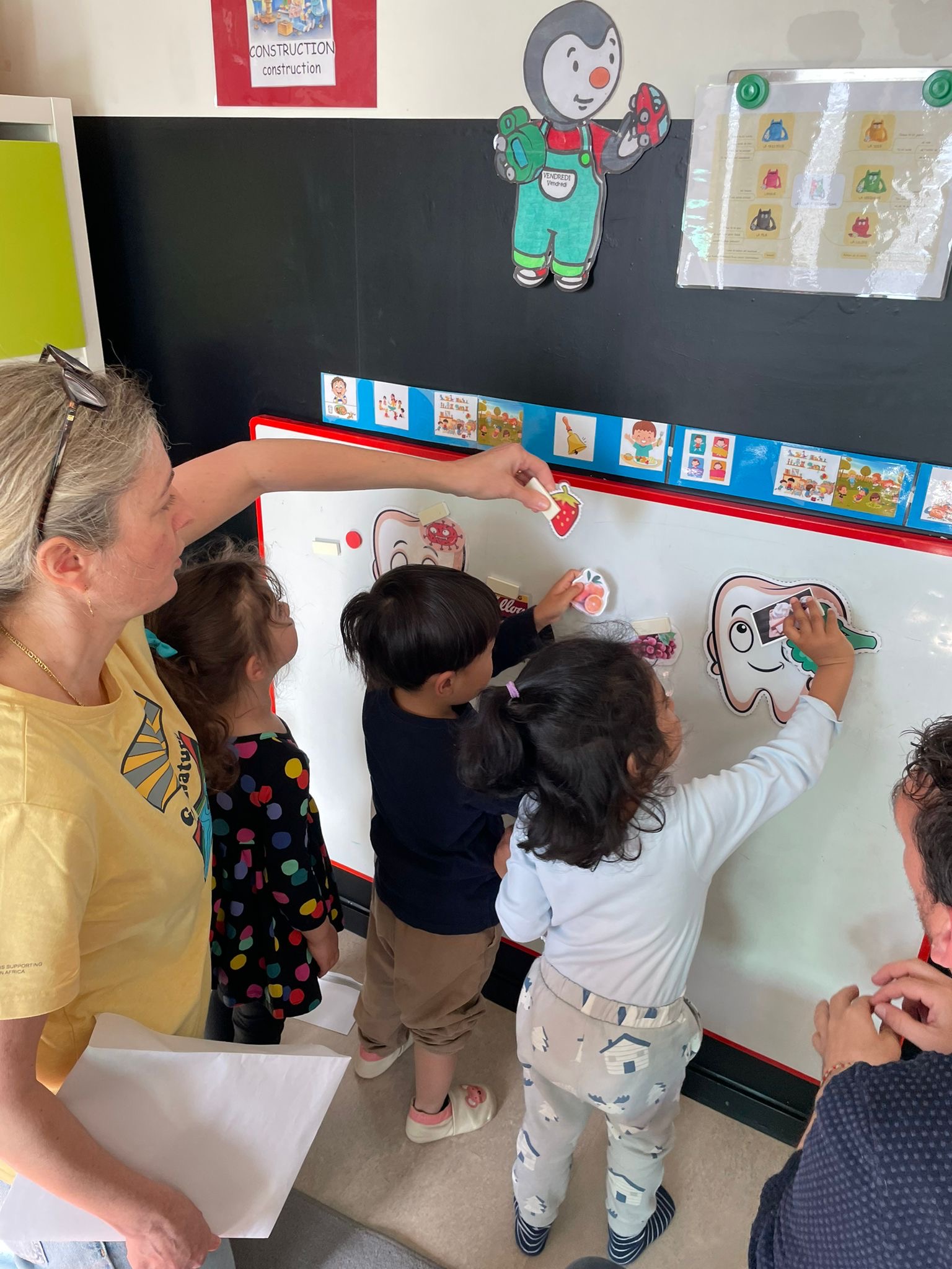 7 prévention dans les crèches et garderies avec un bébé et sa maman